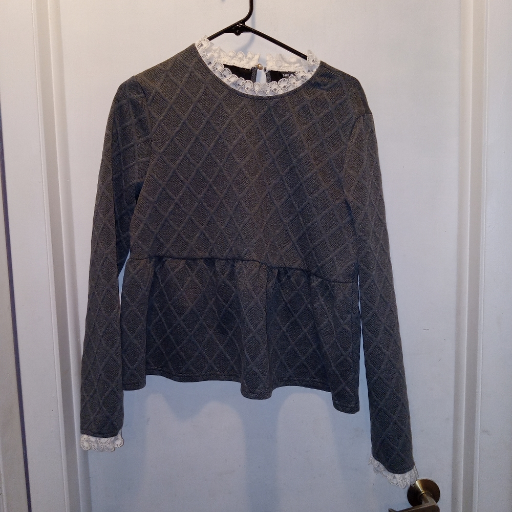 SHEIN SIZE LARGE GRAY AND WHITE SWEATER